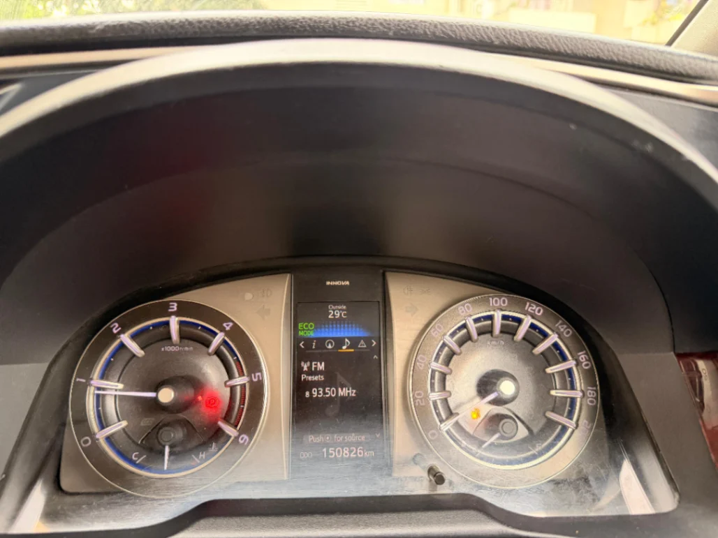 Toyota Innova - Thumbnail 8