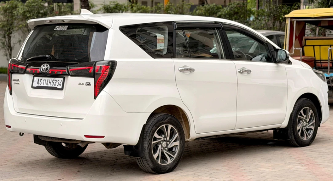 Toyota Innova - Thumbnail 10