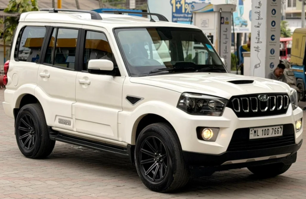 MAHINDRA SCORPIO - Thumbnail 3