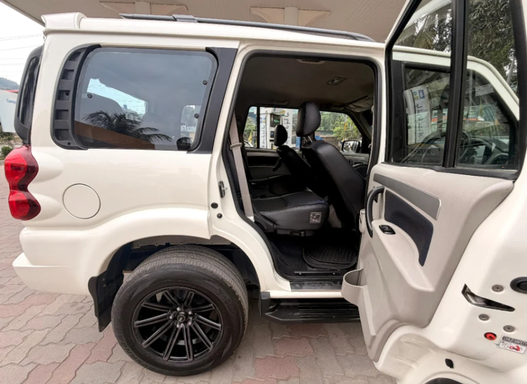 MAHINDRA SCORPIO - Thumbnail 8