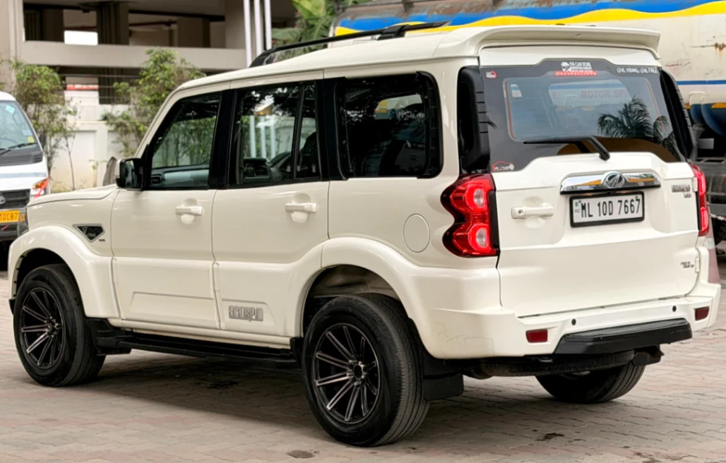 MAHINDRA SCORPIO - Thumbnail 9