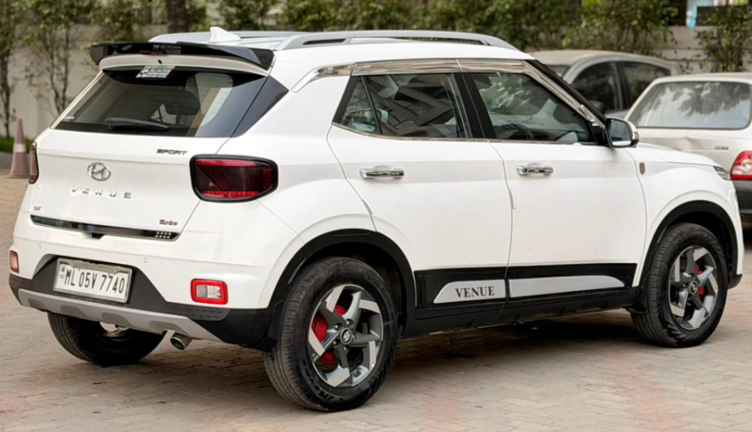 Hyundai Venue - Thumbnail 4