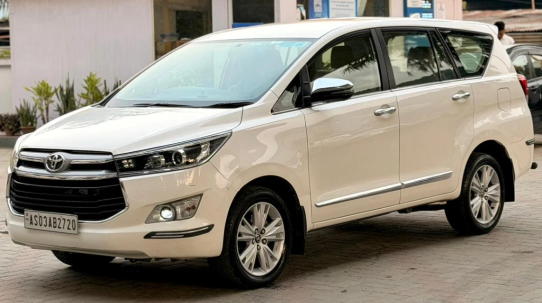 Toyota Innova Crysta - Thumbnail 2