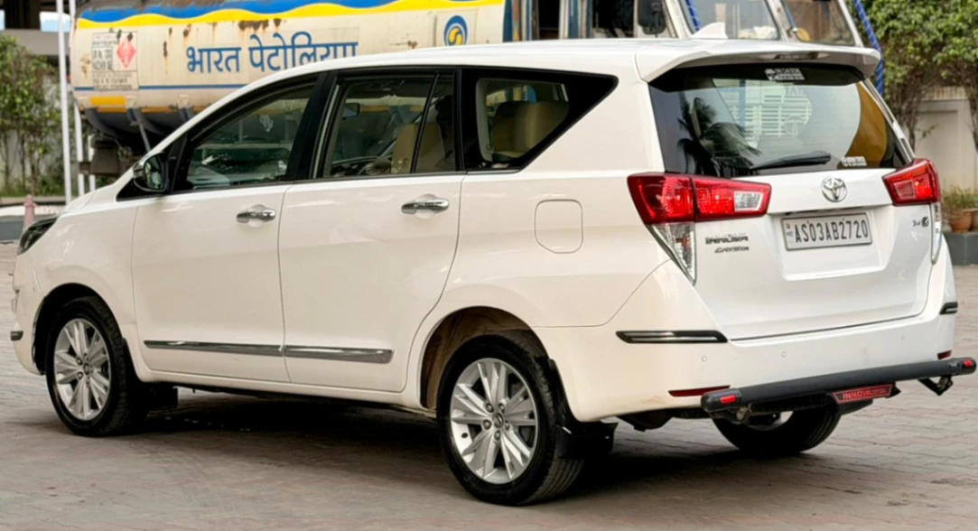Toyota Innova Crysta - Thumbnail 4