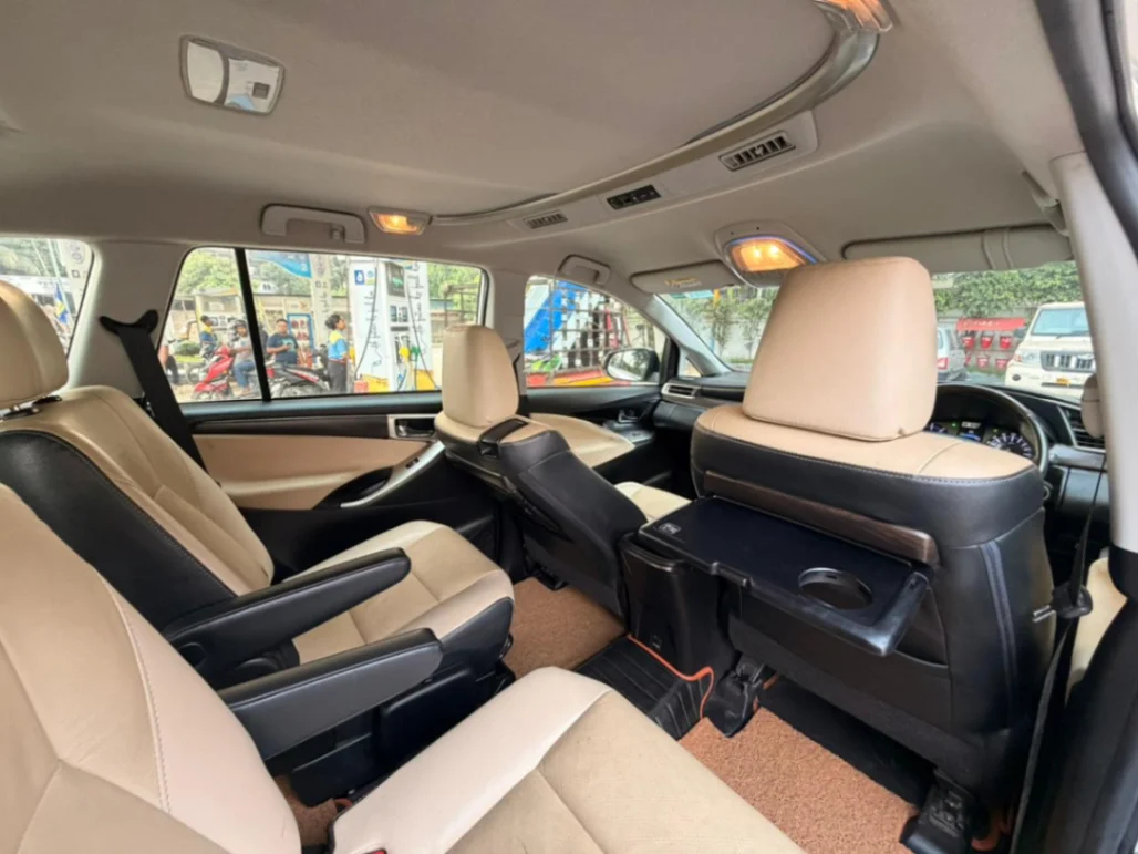 Toyota Innova Crysta - Thumbnail 6
