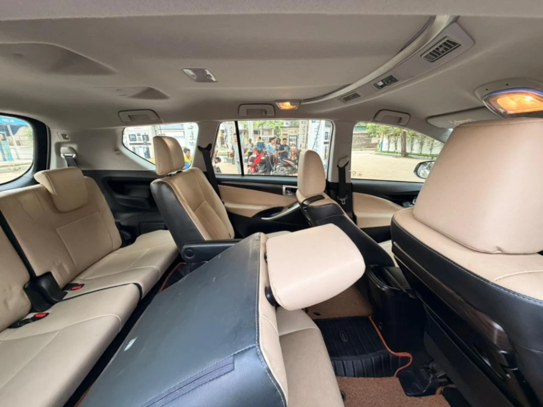 Toyota Innova Crysta - Thumbnail 7