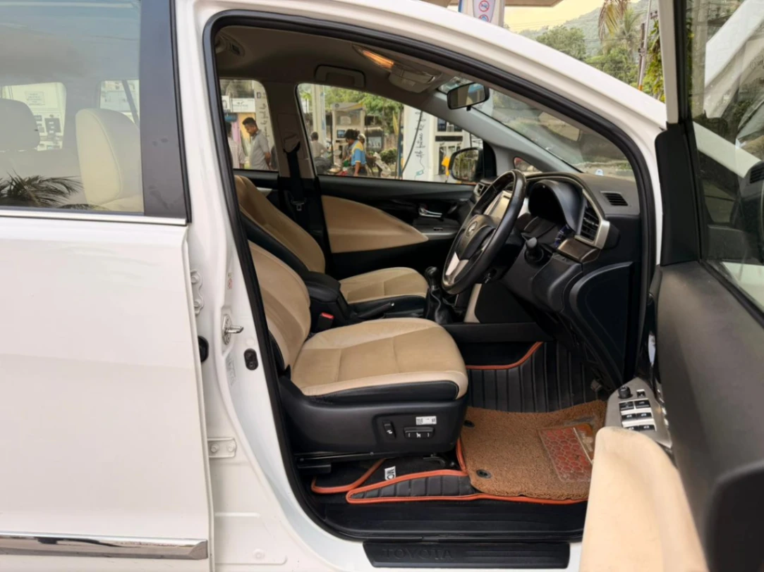 Toyota Innova Crysta - Thumbnail 8