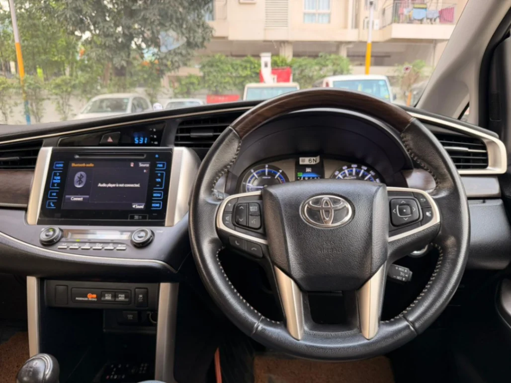 Toyota Innova Crysta - Thumbnail 9