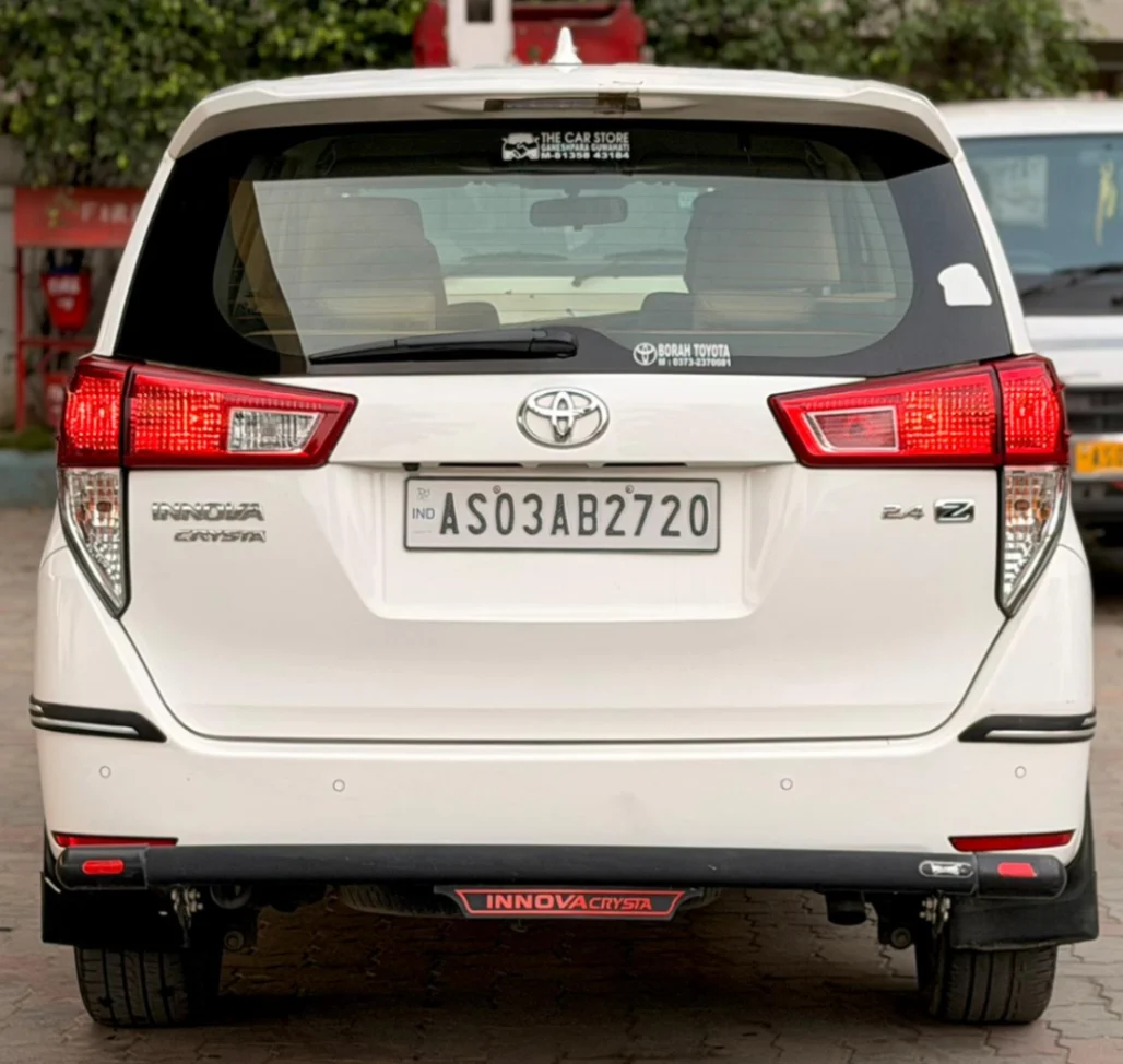 Toyota Innova Crysta - Thumbnail 12