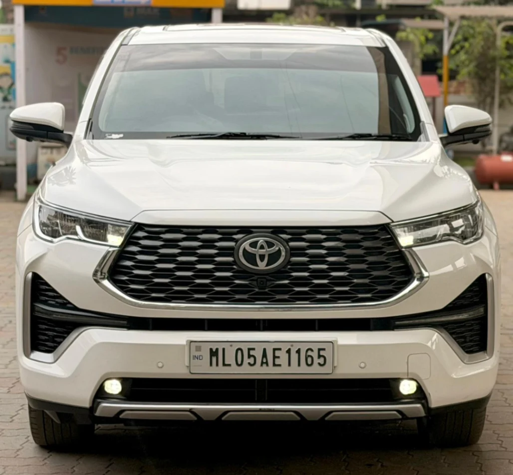 Toyota Innova Hycross
