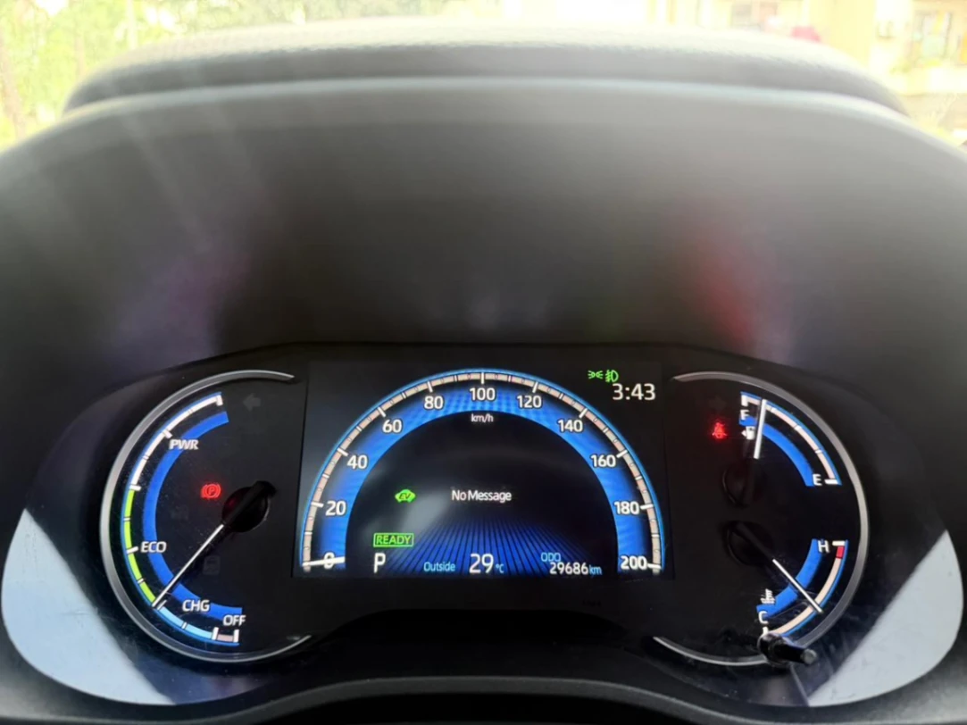 Toyota Innova Hycross - Thumbnail 5