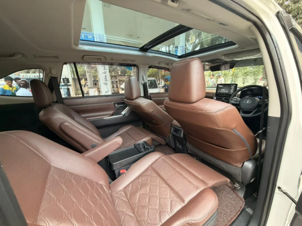 Toyota Innova Hycross - Thumbnail 7