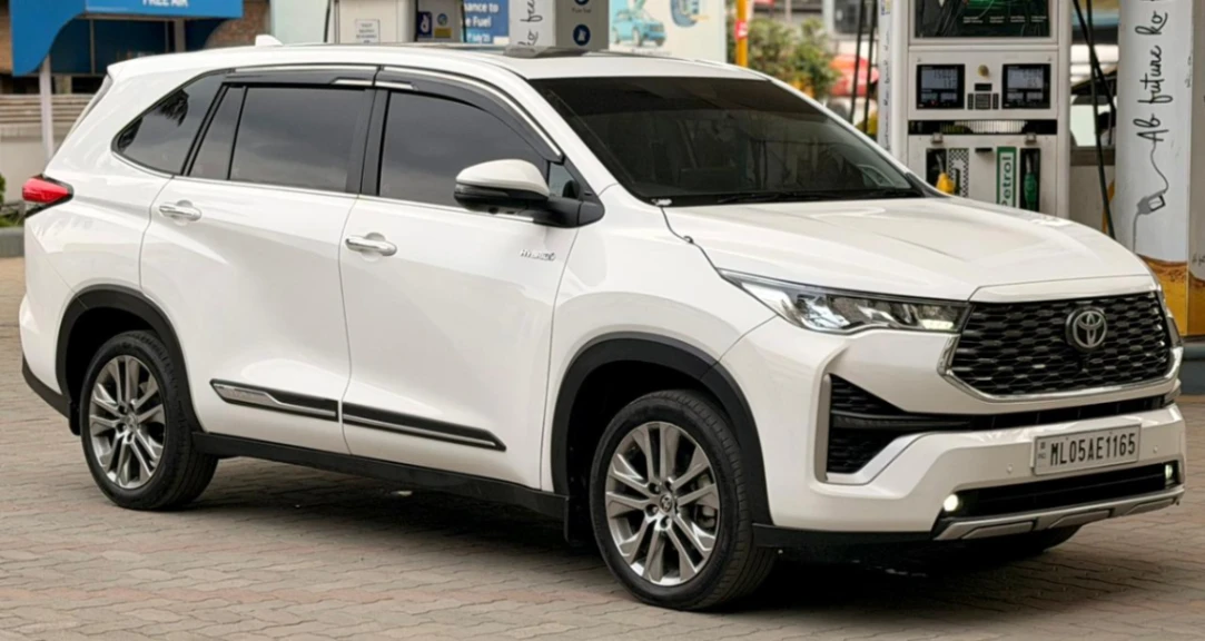 Toyota Innova Hycross - Thumbnail 10