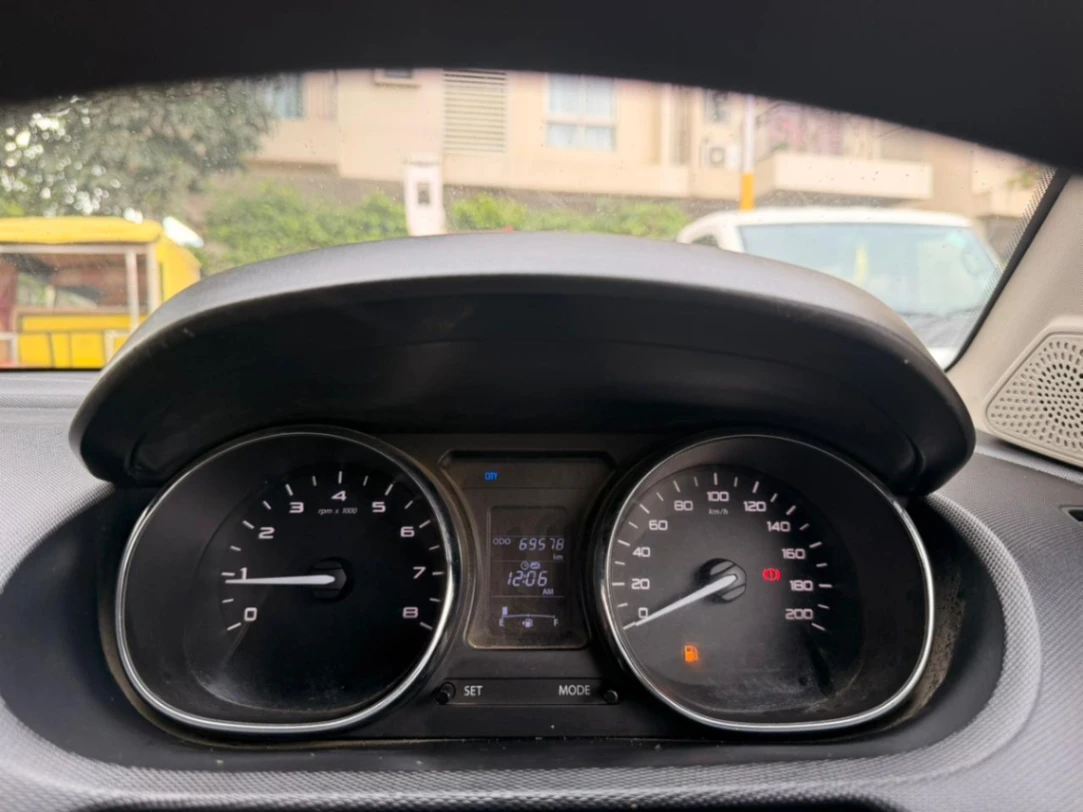 Tata Tiago - Thumbnail 4