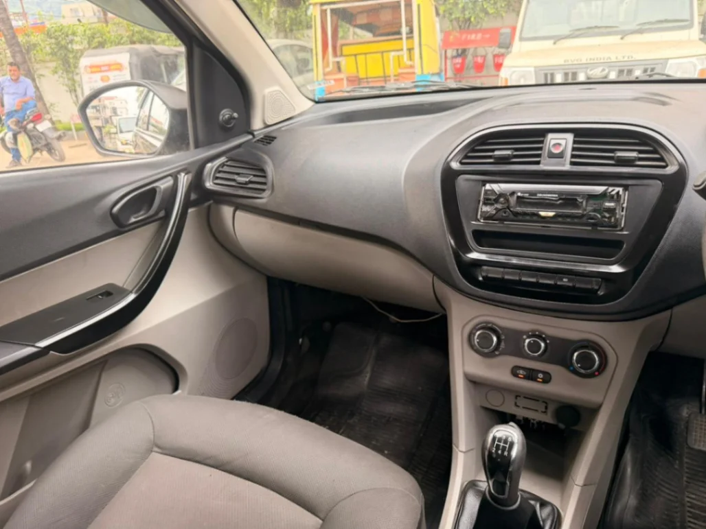 Tata Tiago - Thumbnail 6