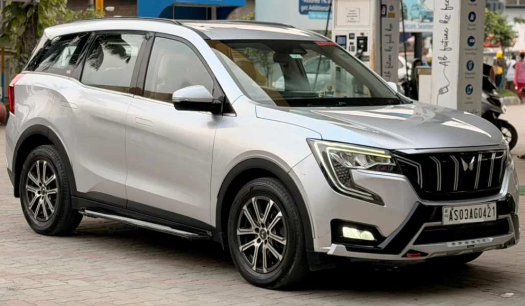 MAHINDRA XUV 700 - Thumbnail 3