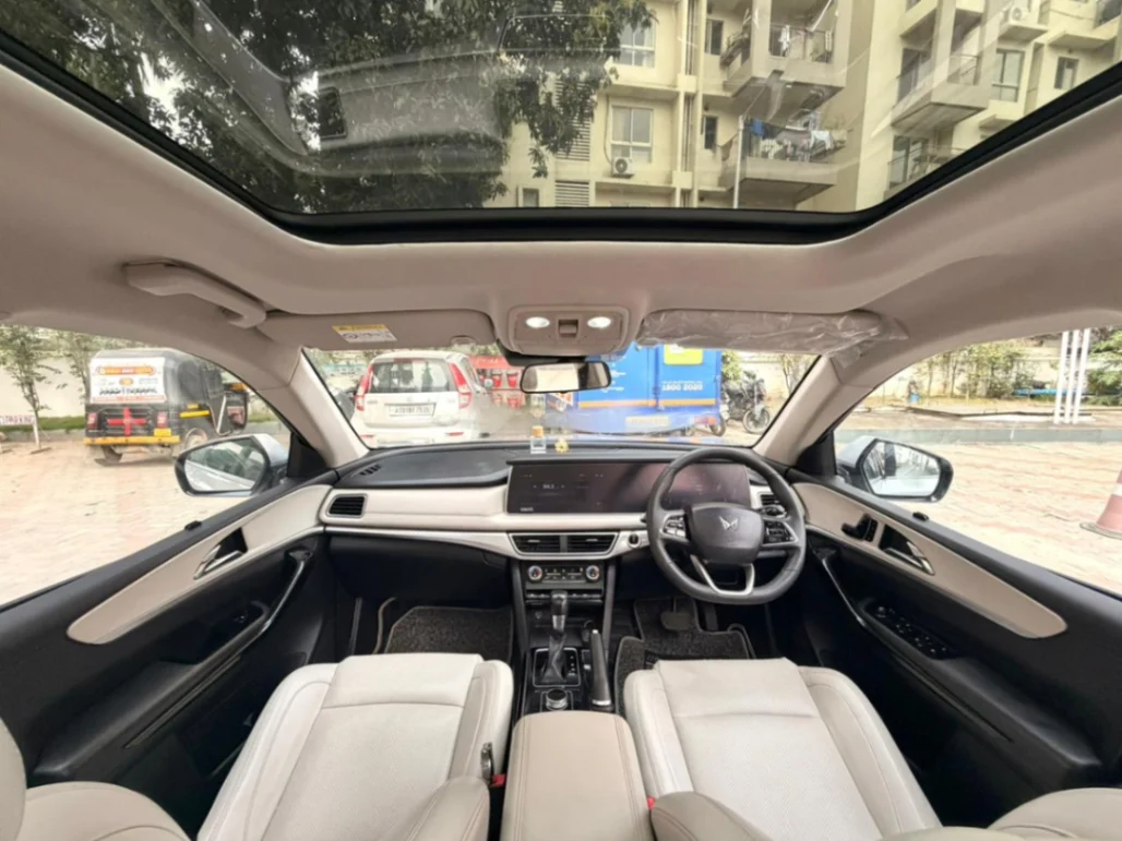 MAHINDRA XUV 700 - Thumbnail 5