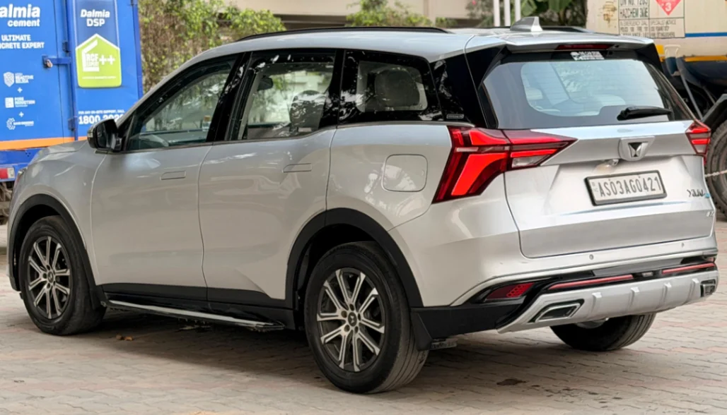 MAHINDRA XUV 700 - Thumbnail 10