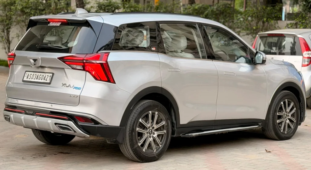 MAHINDRA XUV 700 - Thumbnail 11