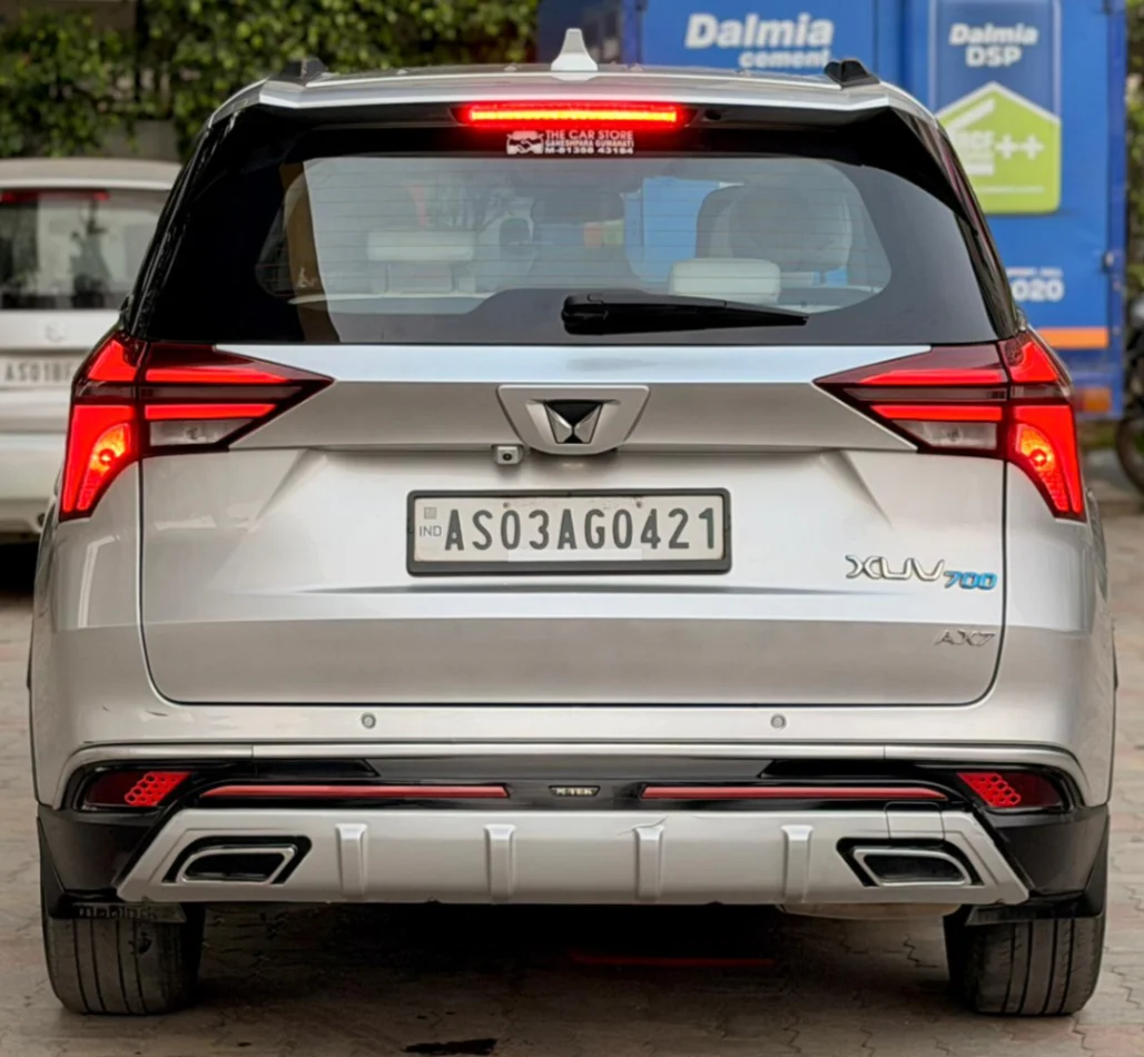 MAHINDRA XUV 700 - Thumbnail 12
