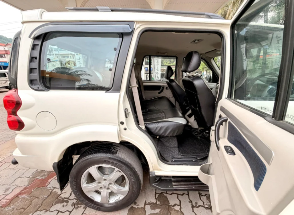 MAHINDRA SCORPIO - Thumbnail 9