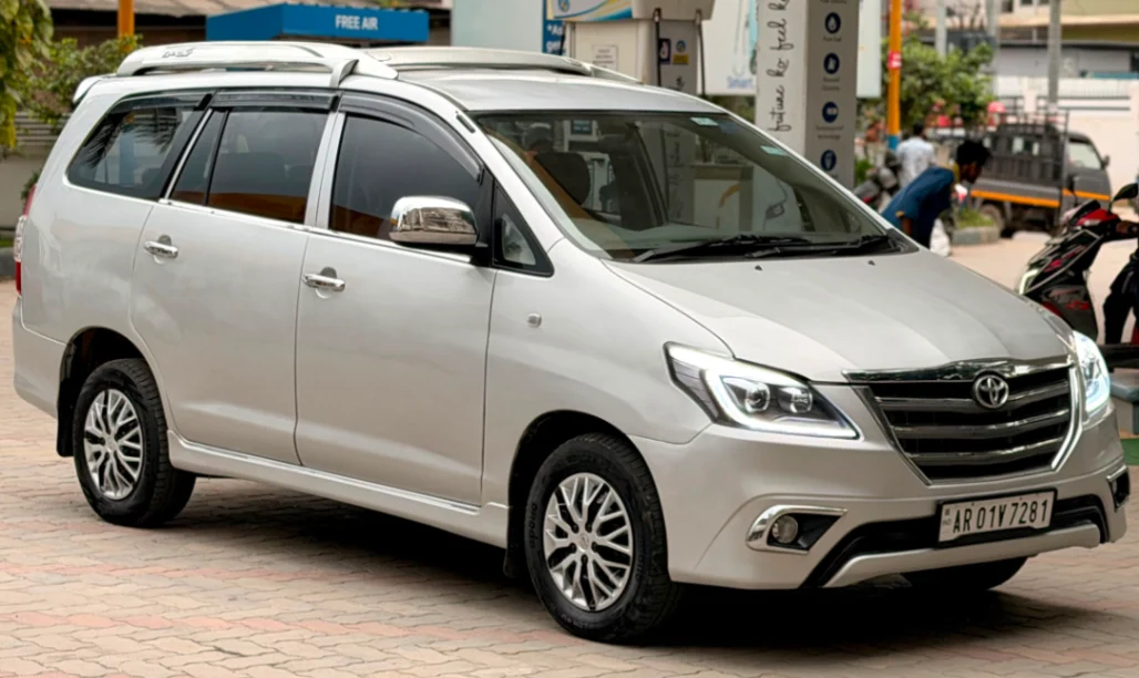Toyota Innova - Thumbnail 2