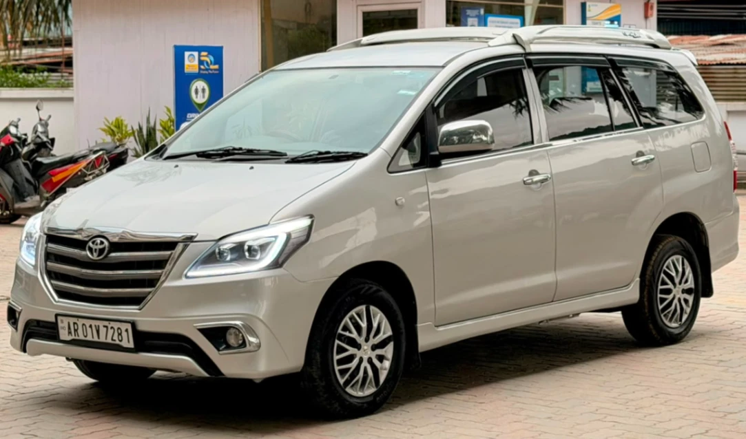 Toyota Innova - Thumbnail 3