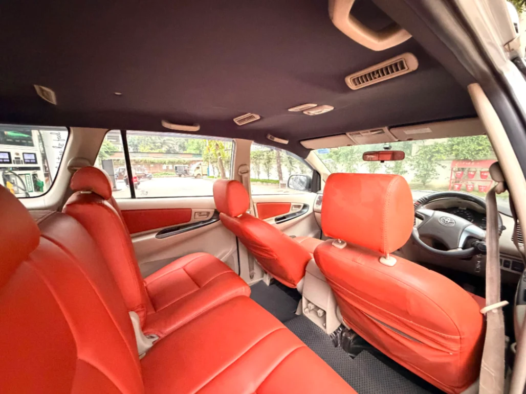 Toyota Innova - Thumbnail 4
