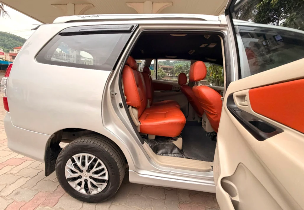 Toyota Innova - Thumbnail 6