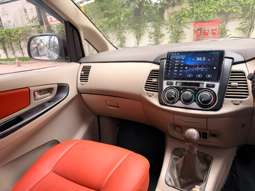 Toyota Innova - Thumbnail 7