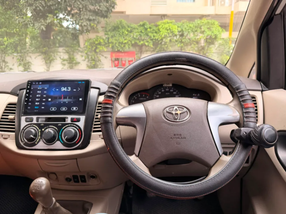 Toyota Innova - Thumbnail 8