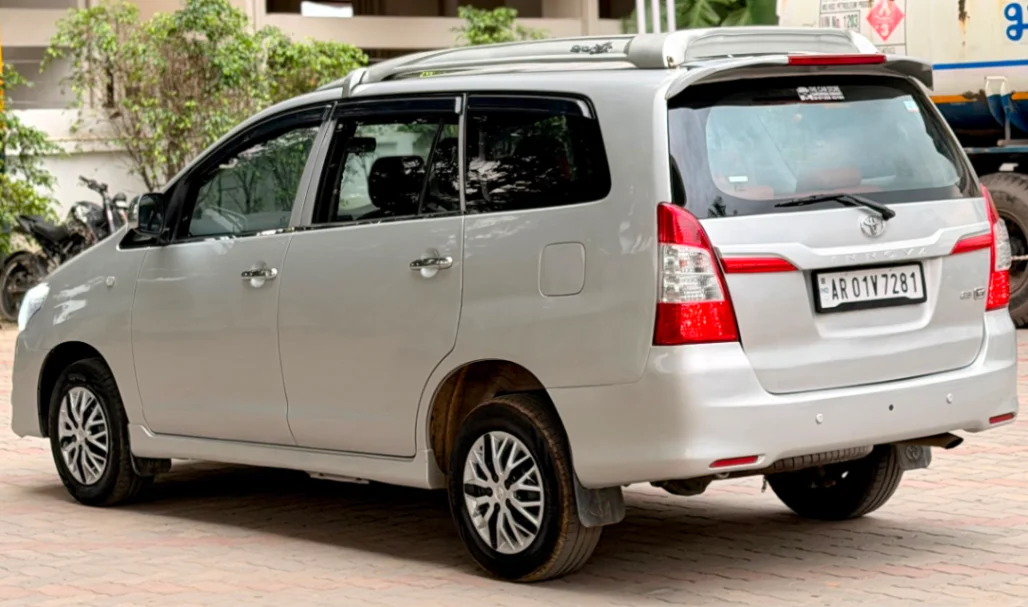 Toyota Innova - Thumbnail 10