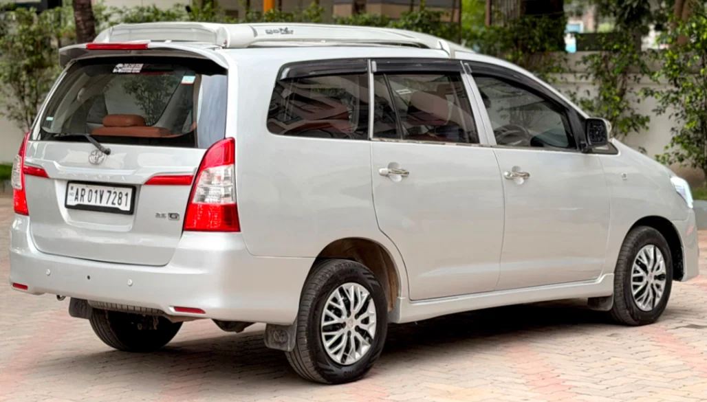 Toyota Innova - Thumbnail 11