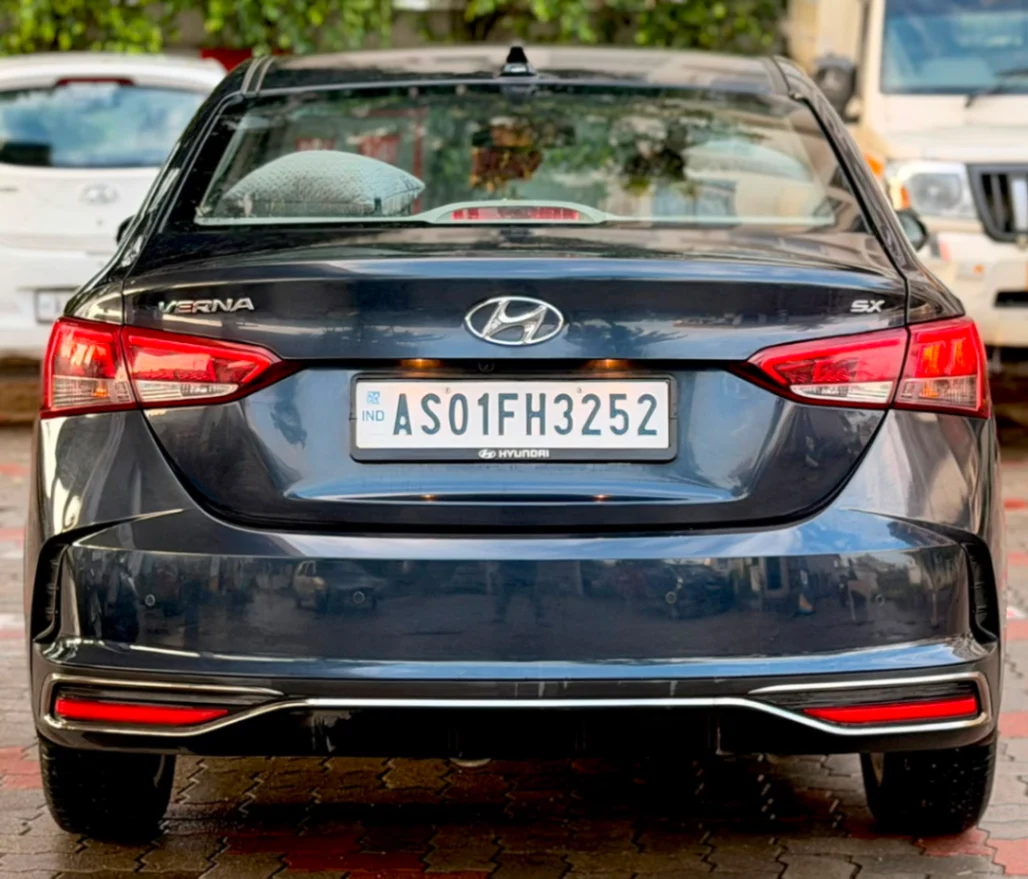 Hyundai Verna - Thumbnail 4