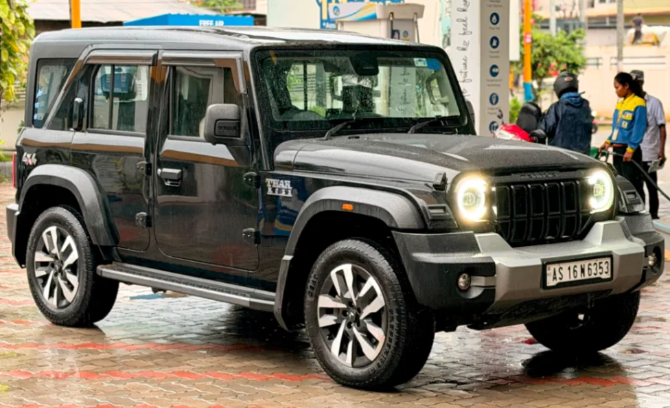 MAHINDRA THAR ROXX - Thumbnail 2