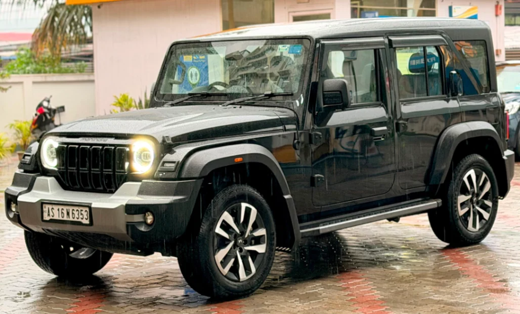 MAHINDRA THAR ROXX - Thumbnail 3