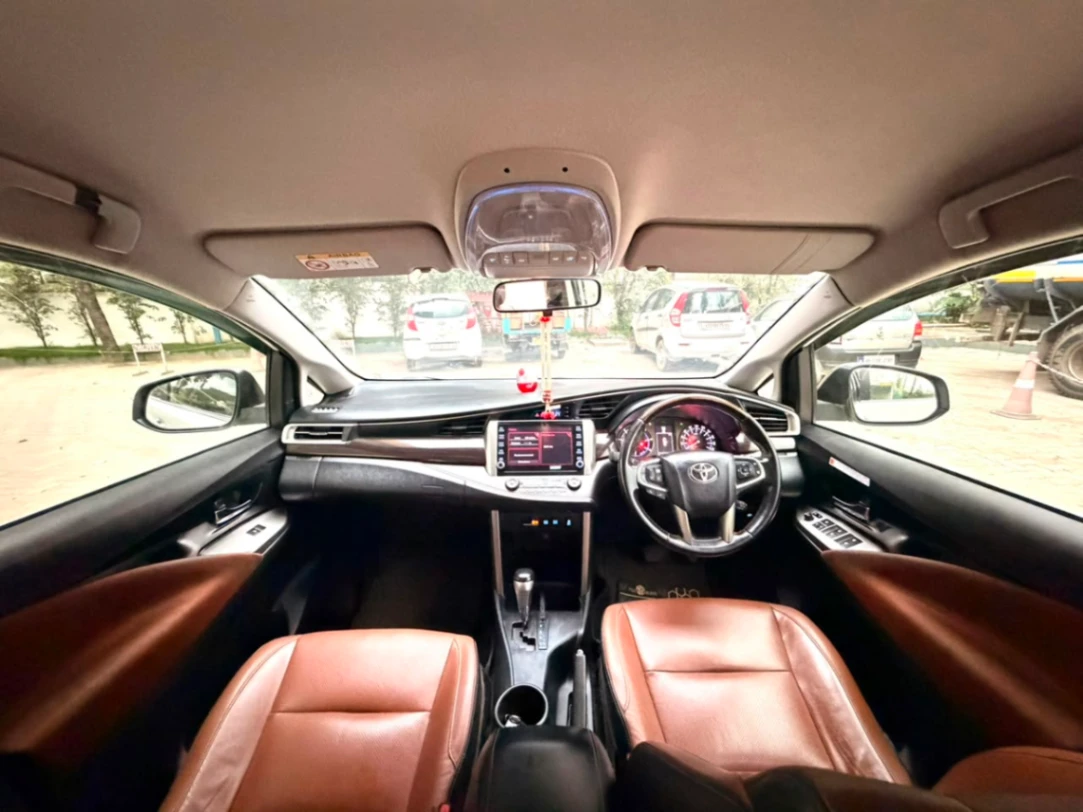 Toyota Innova Crysta - Thumbnail 2