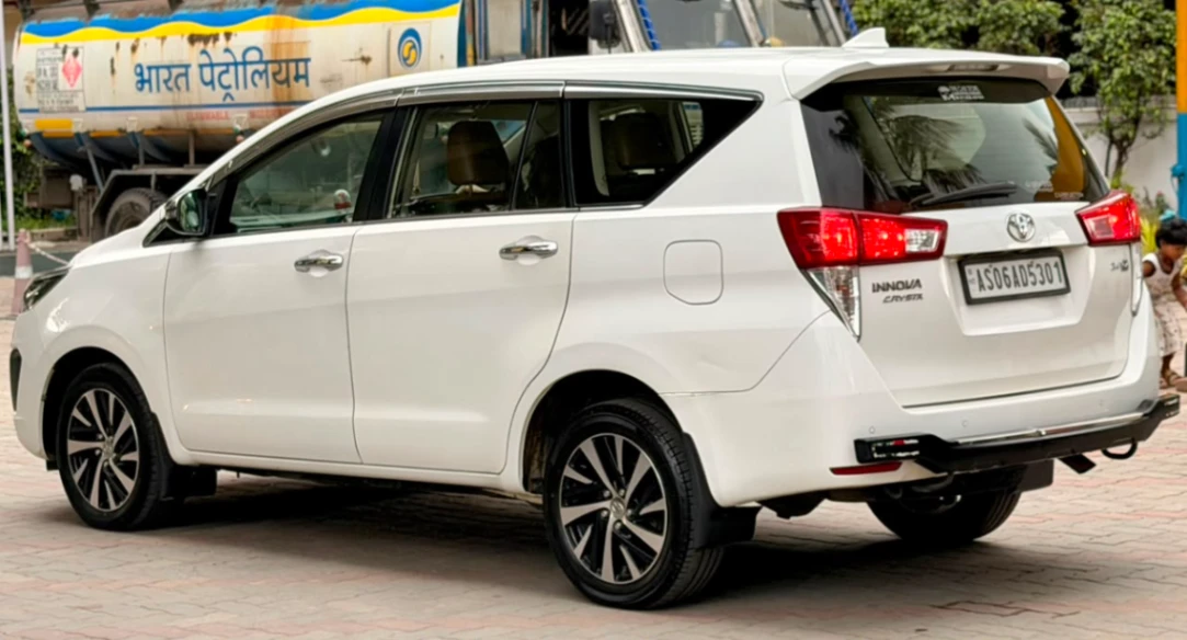 Toyota Innova Crysta - Thumbnail 6