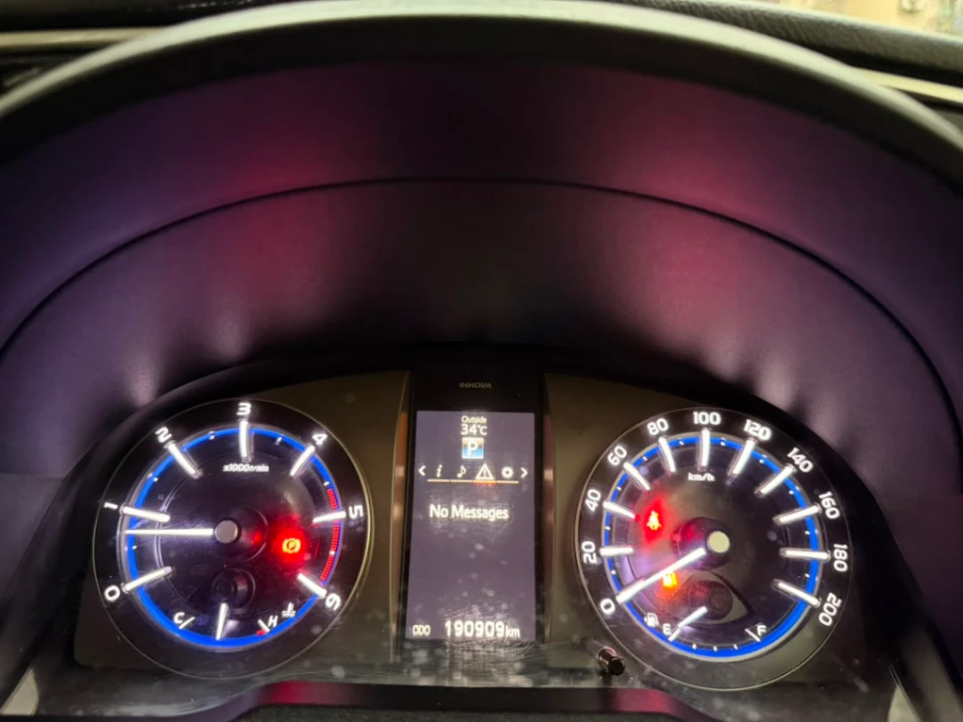 Toyota Innova Crysta - Thumbnail 9