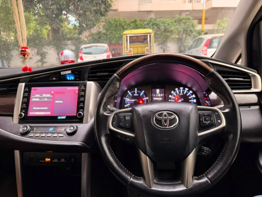 Toyota Innova Crysta - Thumbnail 10
