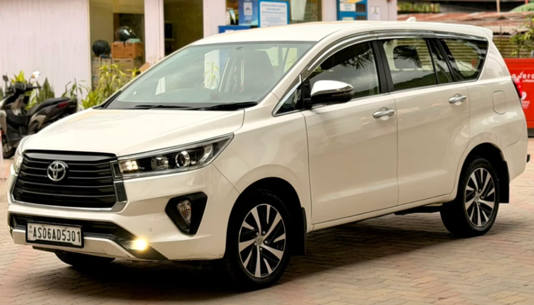 Toyota Innova Crysta - Thumbnail 11