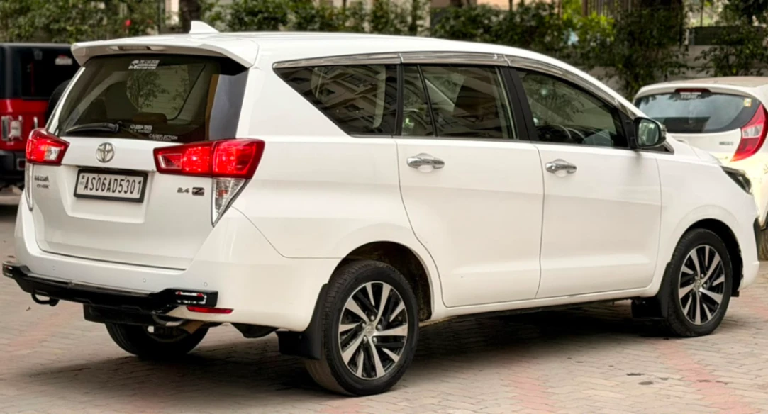 Toyota Innova Crysta - Thumbnail 12