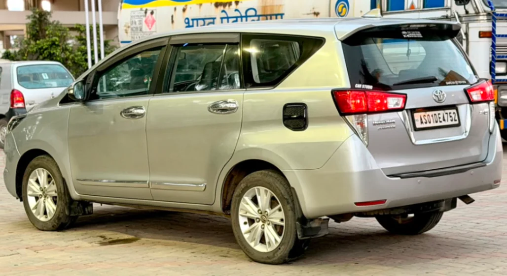 Toyota Innova Crysta - Thumbnail 2