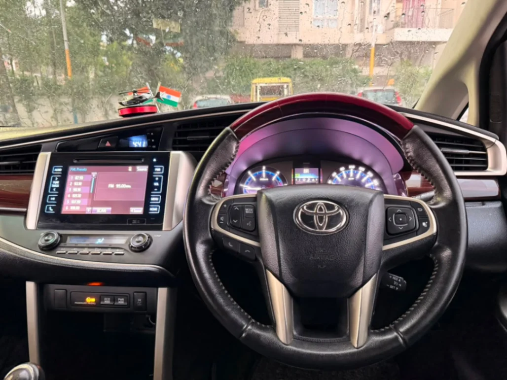 Toyota Innova Crysta - Thumbnail 3