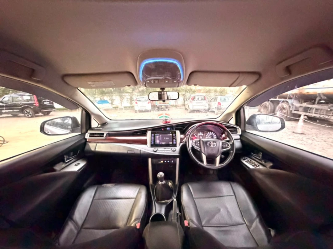 Toyota Innova Crysta - Thumbnail 4