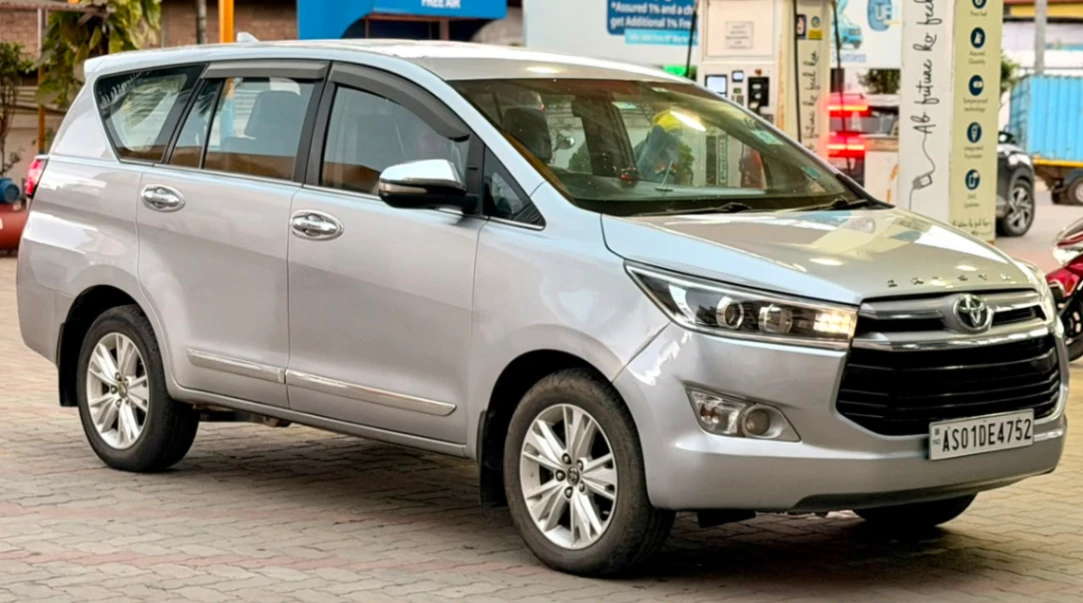 Toyota Innova Crysta - Thumbnail 5