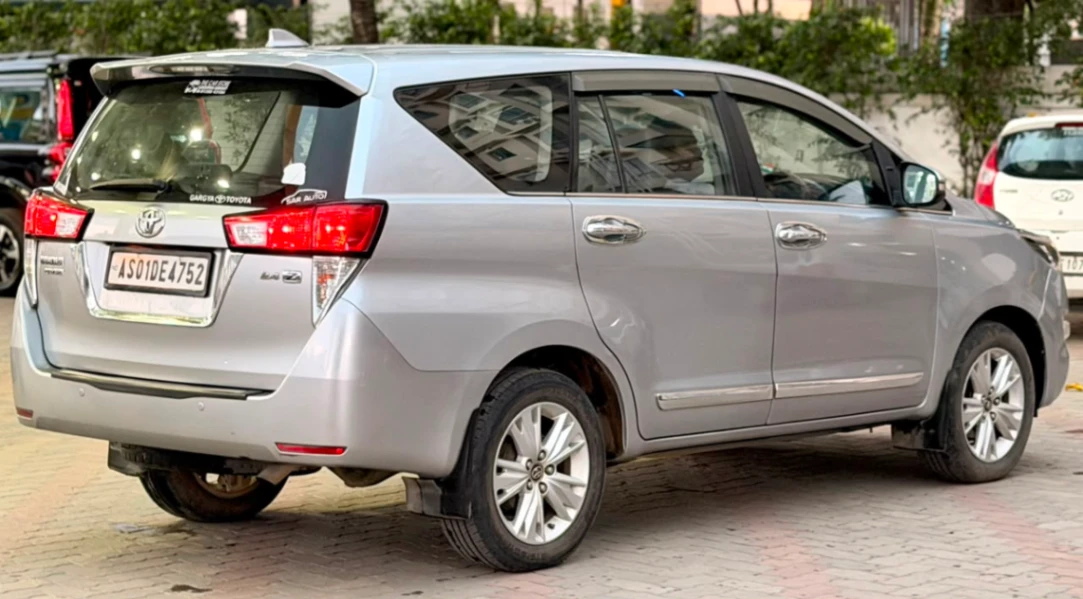 Toyota Innova Crysta - Thumbnail 6