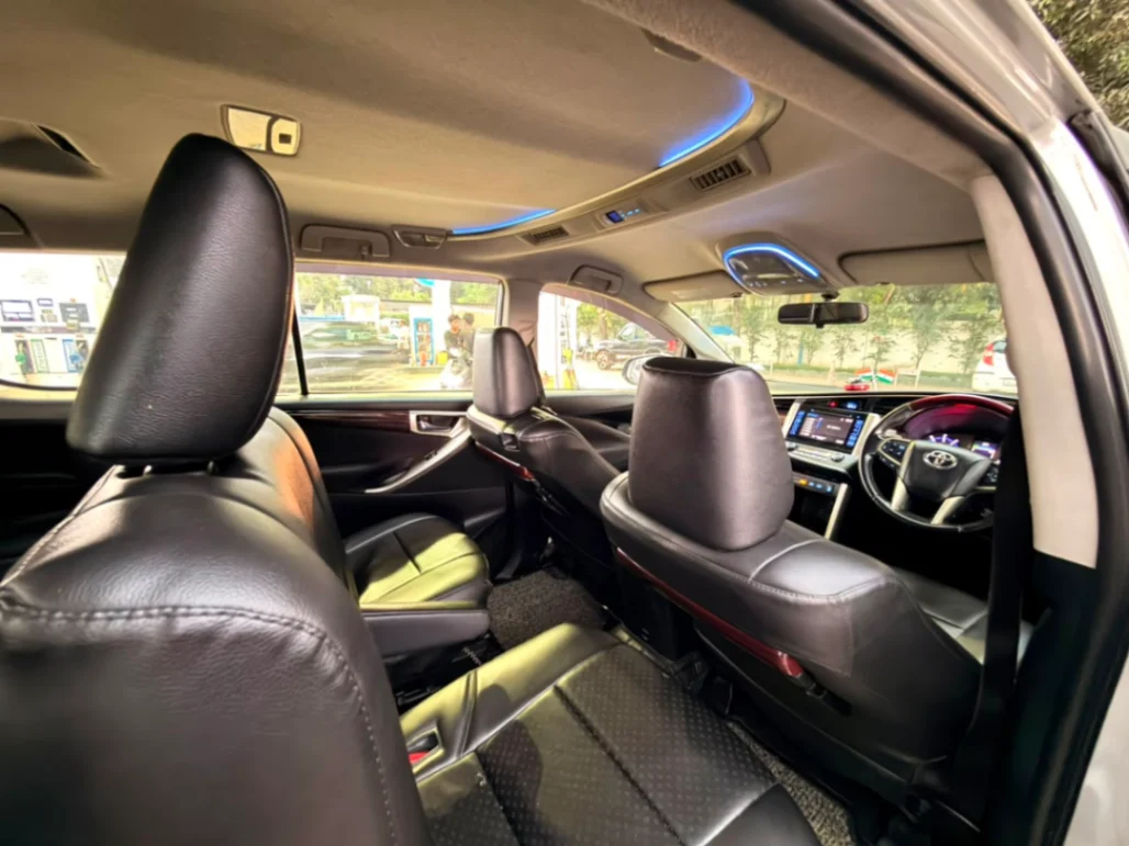 Toyota Innova Crysta - Thumbnail 11