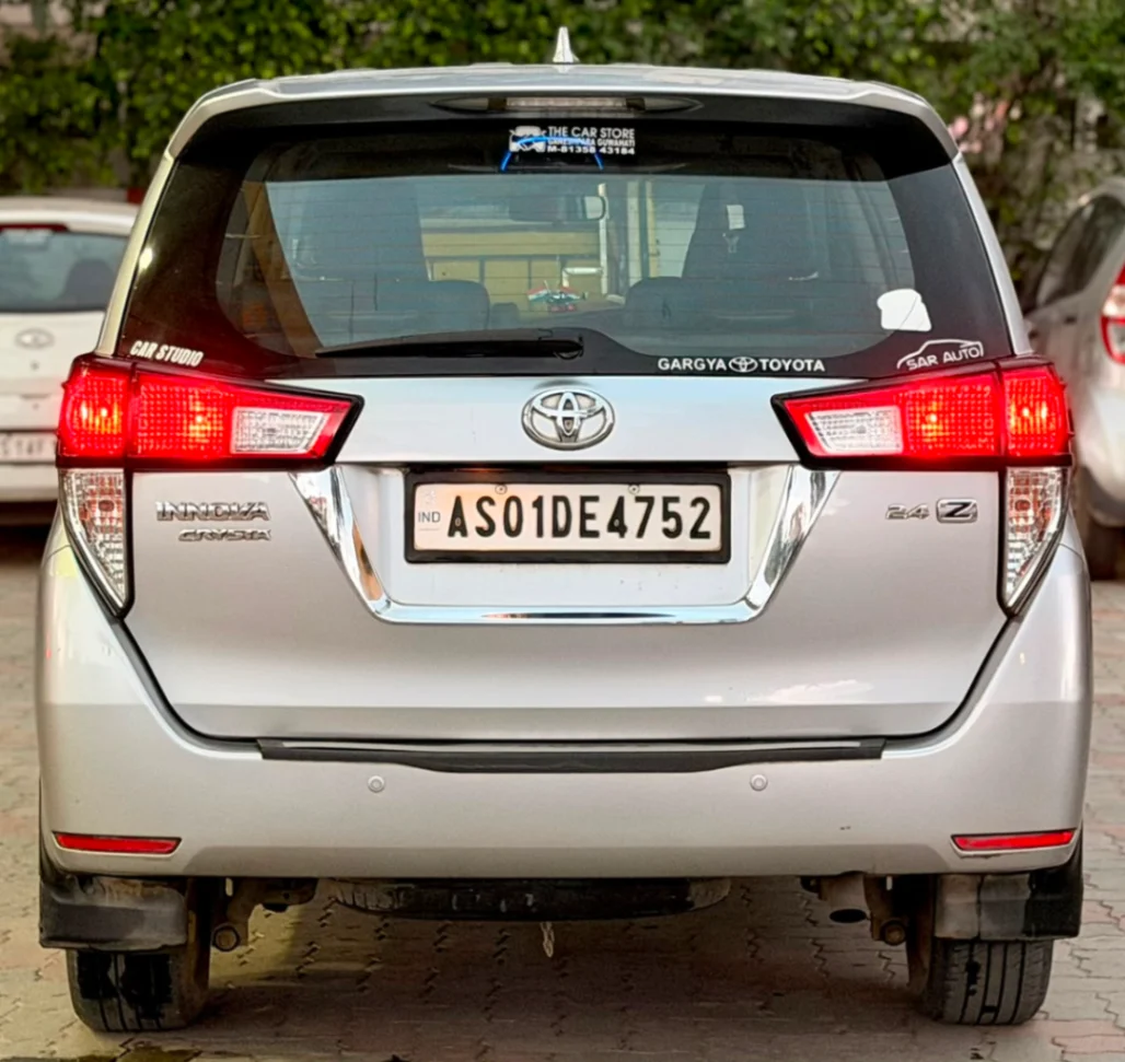 Toyota Innova Crysta - Thumbnail 12