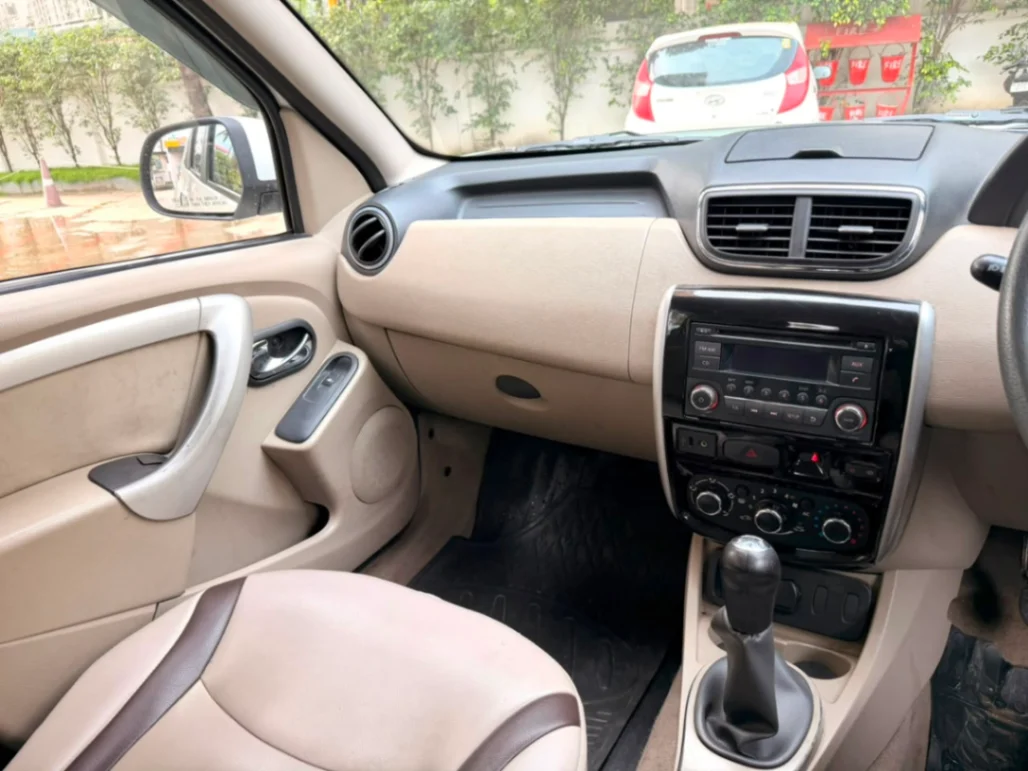 Nissan Terrano - Thumbnail 3